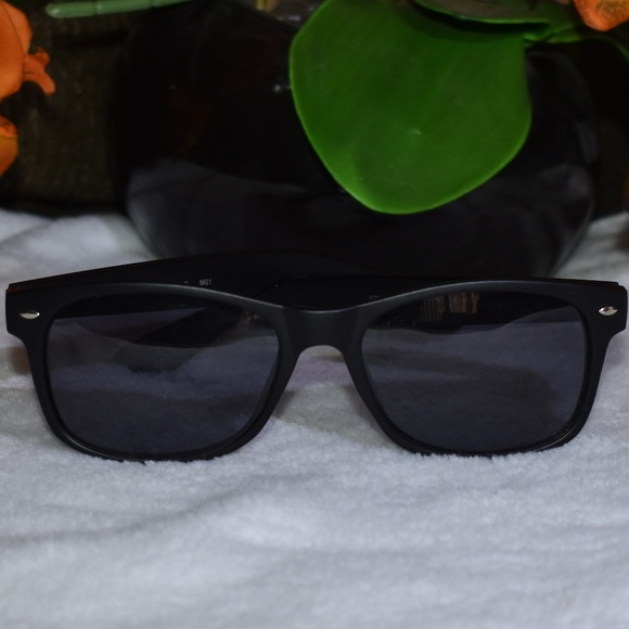 Blk/Gold Wayfarer Sunglasses by GammaRay - Picture 3 of 7